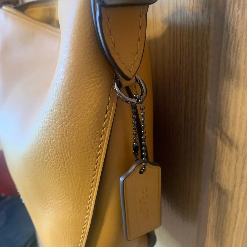 Leather Dufflete - Picture 6 of 9